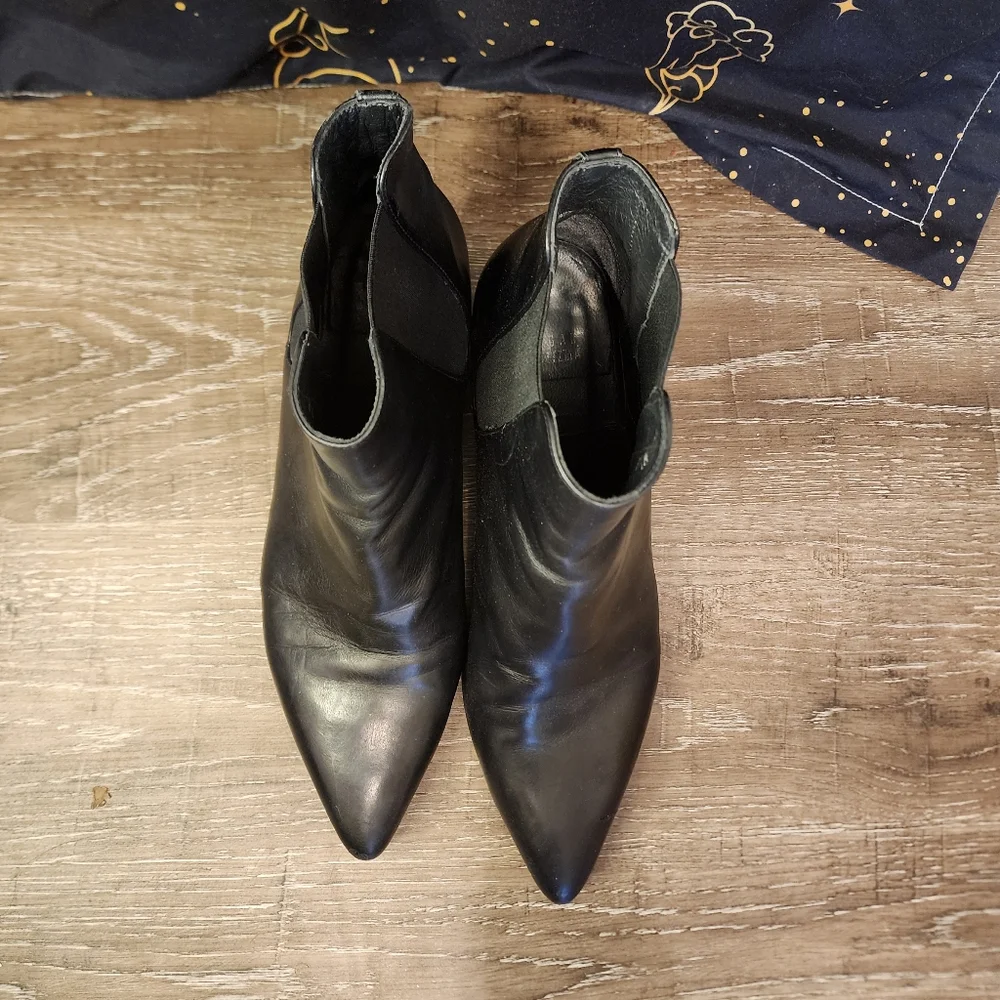 Stuart Weitzman Yuliana 60 Chelsea Black Leather Medium Width Bootie Size 9.5 - Picture 4 of 7
